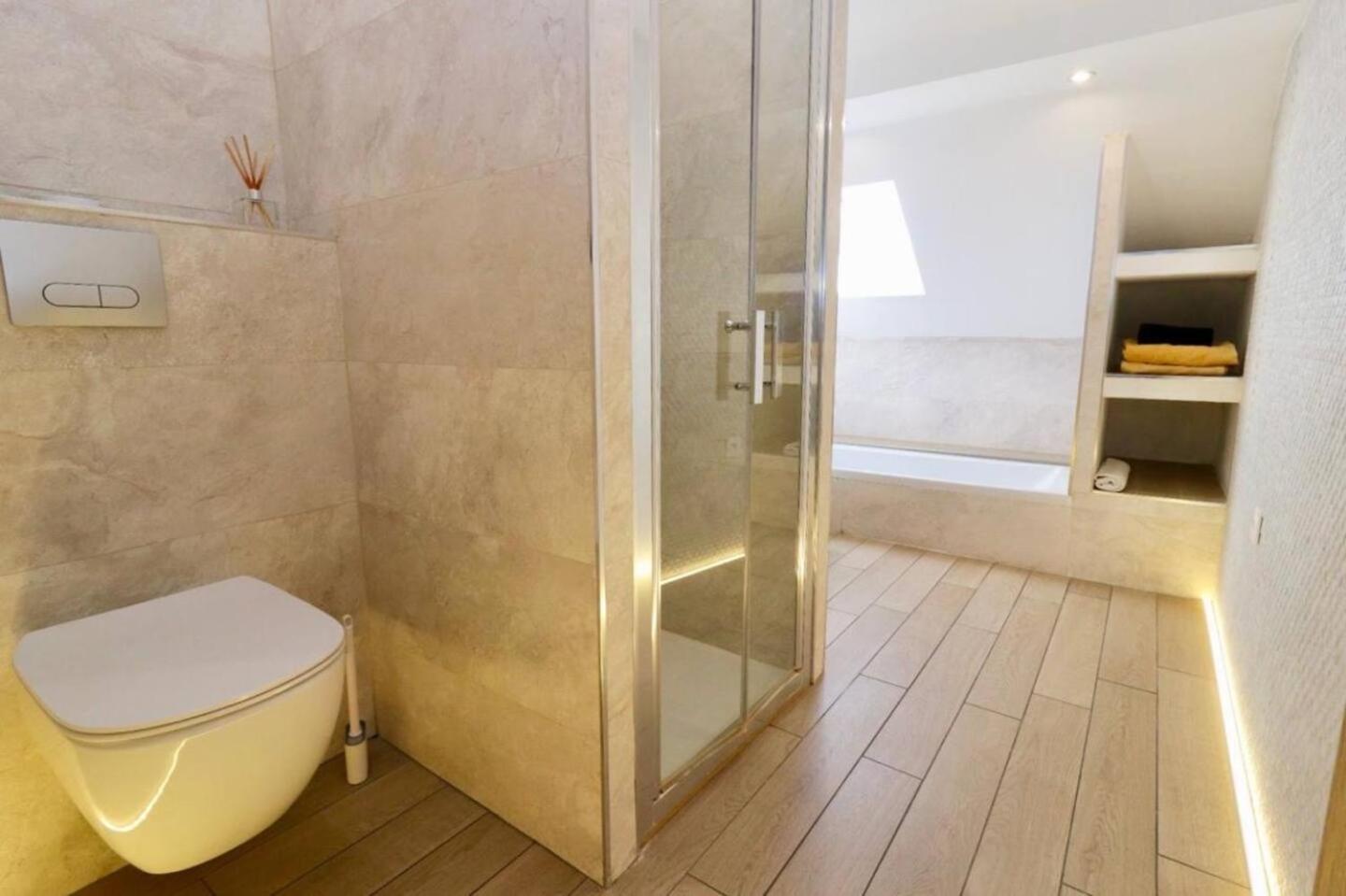 Duplex 120M2 Terrasse Vue Sur Nimes Appartement Buitenkant foto